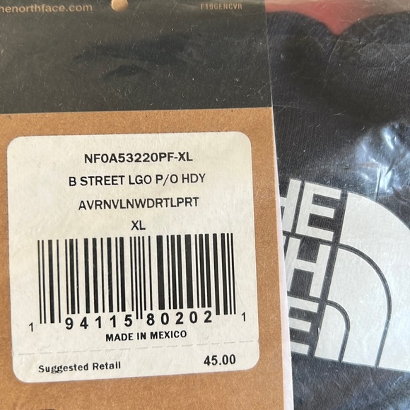 The North Face Street Logo Pullover Hoodie - Picture 2 of 4